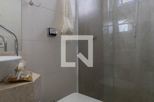 Banheiro de casa à venda com 2 quartos, 400m² em Jardim Maringa, São Paulo