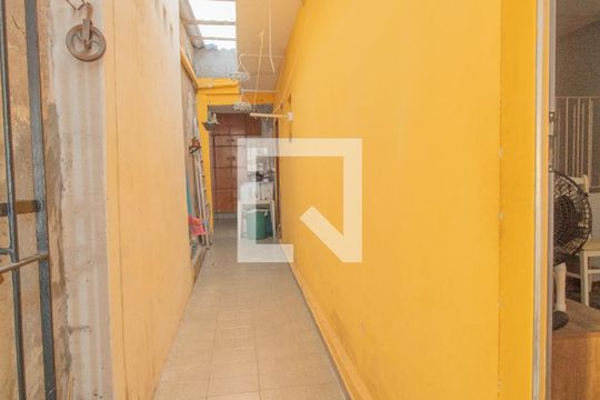 Corredor de casa à venda com 2 quartos, 90m² em Parque Santa Madalena, São Paulo