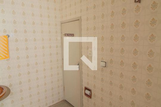 Banheiro de casa à venda com 2 quartos, 90m² em Parque Santa Madalena, São Paulo