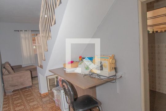Corredor de casa à venda com 2 quartos, 90m² em Parque Santa Madalena, São Paulo