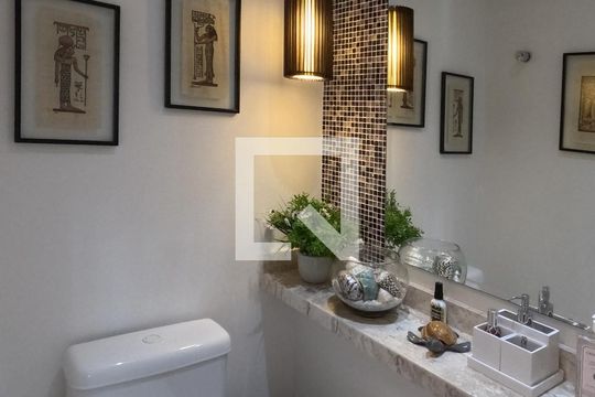 Lavabo de apartamento para alugar com 3 quartos, 189m² em Gonzaga, Santos