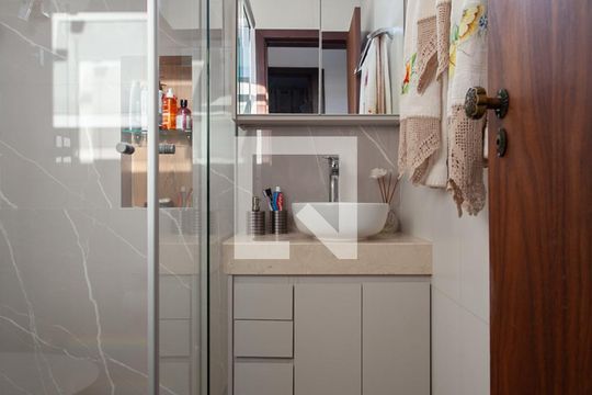 Banheiro Social 1 de casa à venda com 4 quartos, 360m² em Esplanada, Belo Horizonte