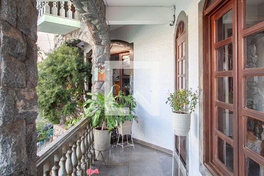 Varanda de casa à venda com 4 quartos, 360m² em Esplanada, Belo Horizonte