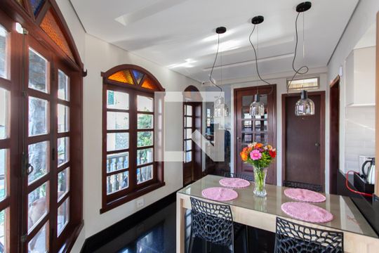 Cozinha de casa à venda com 4 quartos, 360m² em Esplanada, Belo Horizonte