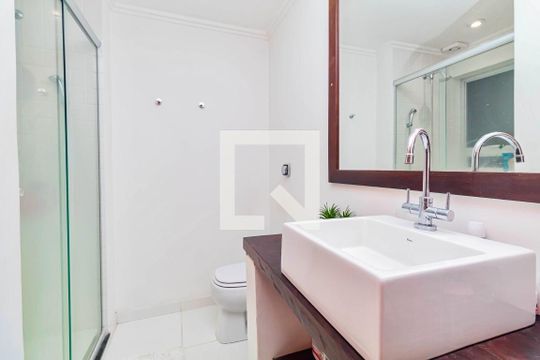 Banheiro de apartamento à venda com 2 quartos, 81m² em Petrópolis, Porto Alegre