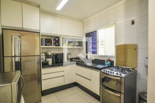 Cozinha de casa de condomínio à venda com 3 quartos, 157m² em Vila Eldizia, Santo André