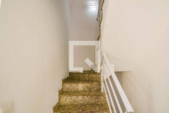 Escada de casa de condomínio à venda com 3 quartos, 157m² em Vila Eldizia, Santo André