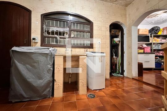 Lavanderia de casa à venda com 4 quartos, 230m² em Vila Curuçá, Santo André