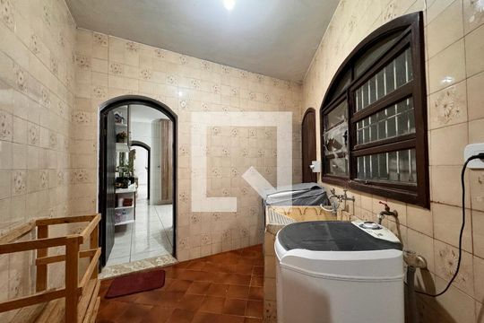 Lavanderia de casa à venda com 4 quartos, 230m² em Vila Curuçá, Santo André
