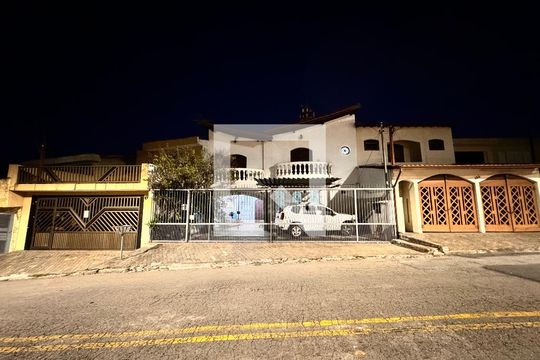 Fachada de casa à venda com 4 quartos, 230m² em Vila Curuçá, Santo André