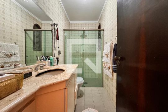 Banheiro da Suíte de casa à venda com 4 quartos, 230m² em Vila Curuçá, Santo André