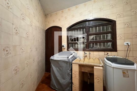 Lavanderia de casa à venda com 4 quartos, 230m² em Vila Curuçá, Santo André
