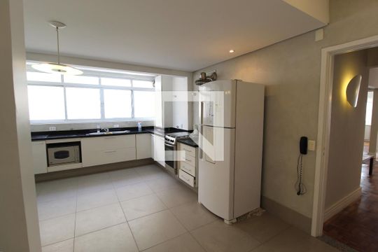 Cozinha de apartamento para alugar com 2 quartos, 94m² em Itaim Bibi, São Paulo