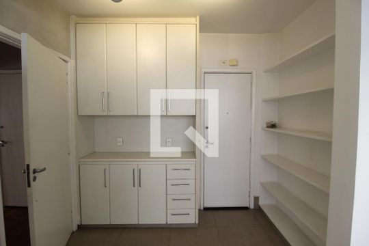 Cozinha de apartamento para alugar com 2 quartos, 94m² em Itaim Bibi, São Paulo