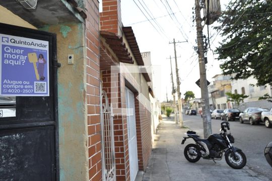 Fachada de casa para alugar com 1 quarto, 60m² em Pilares, Rio de Janeiro