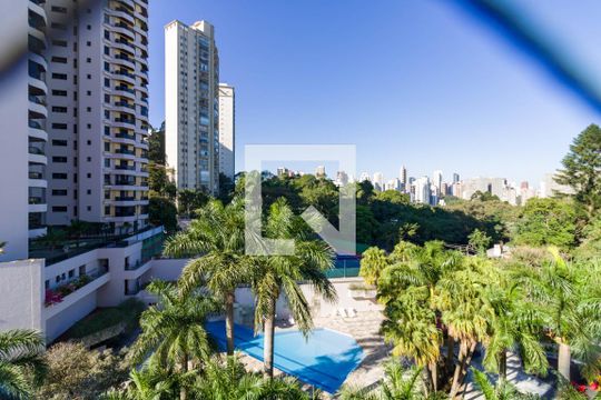 Vista de apartamento à venda com 3 quartos, 130m² em Vila Suzana, São Paulo