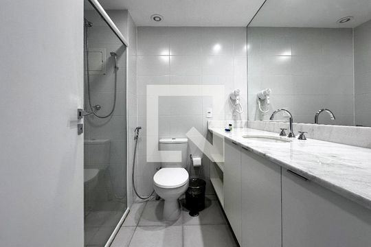 Banheiro de kitnet/studio à venda com 1 quarto, 40m² em Jardim das Acácias, São Paulo