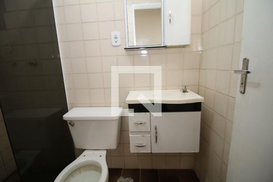 Banheiro de apartamento para alugar com 2 quartos, 55m² em Tomás Coelho, Rio de Janeiro