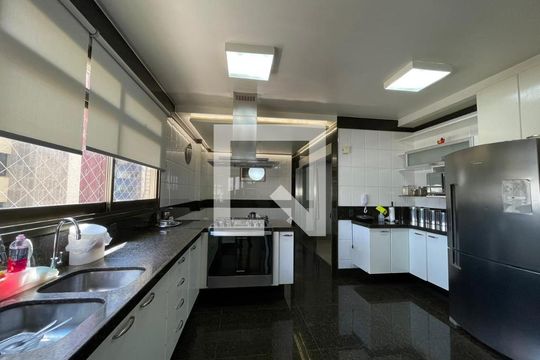 Cozinha de apartamento à venda com 4 quartos, 276m² em Savassi, Belo Horizonte