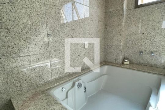 Banheiro 1 de apartamento à venda com 4 quartos, 276m² em Savassi, Belo Horizonte