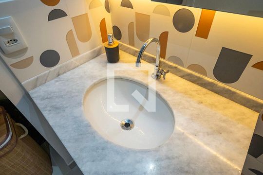 Suíte - Banheiro de apartamento à venda com 1 quarto, 30m² em Sumaré, São Paulo
