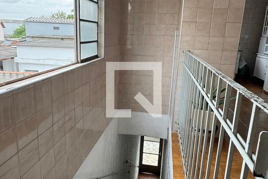 Escada de casa para alugar com 4 quartos, 400m² em Jardim Iracema/aldeia, Barueri