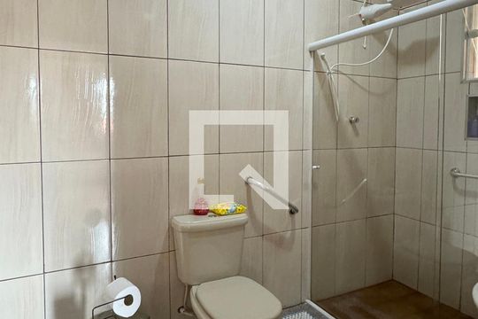 Banheiro de casa para alugar com 4 quartos, 400m² em Jardim Iracema/aldeia, Barueri