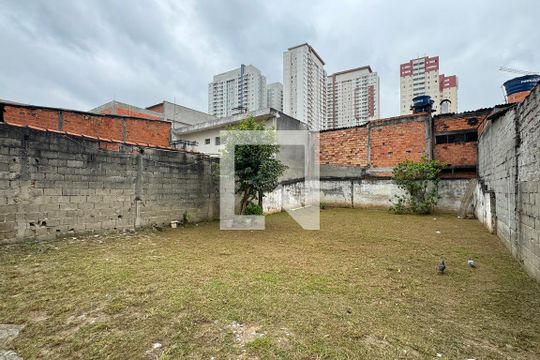 Quintal de casa para alugar com 4 quartos, 400m² em Jardim Iracema/aldeia, Barueri