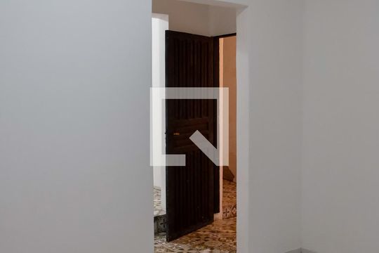 Quarto de casa para alugar com 1 quarto, 42m² em Cipava, Osasco