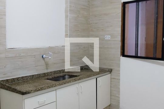 cozinha de casa para alugar com 1 quarto, 42m² em Cipava, Osasco