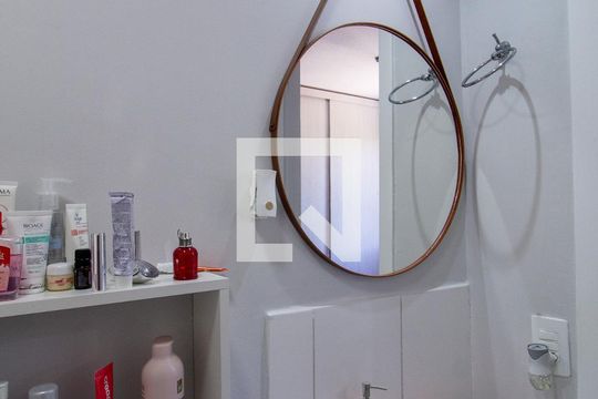 Banheiro da Suíte de apartamento para alugar com 2 quartos, 50m² em Vila Guilherme, Votorantim