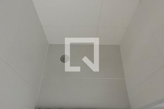 Banheiro de apartamento à venda com 1 quarto, 47m² em Vila Anastácio, São Paulo