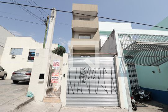Fachada de casa para alugar com 2 quartos, 47m² em Parque Peruche, São Paulo