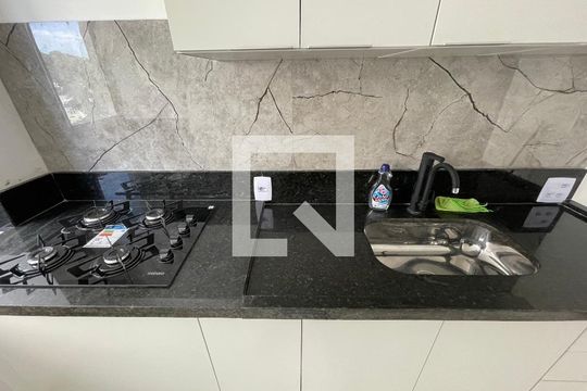 Cozinha de apartamento para alugar com 2 quartos, 42m² em Jardim Gilda Maria, São Paulo