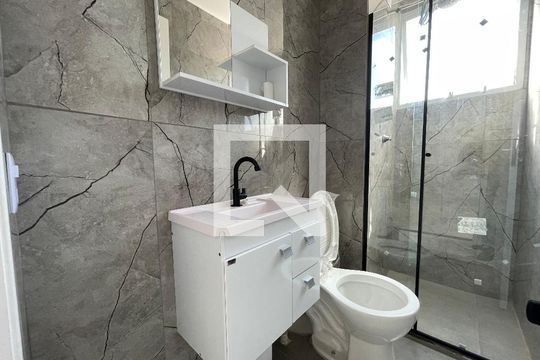 Banheiro de apartamento para alugar com 2 quartos, 42m² em Jardim Gilda Maria, São Paulo