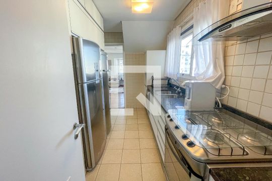 Cozinha de apartamento para alugar com 2 quartos, 184m² em Cerqueira César, São Paulo