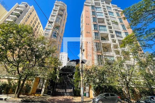 Fachada de apartamento para alugar com 2 quartos, 184m² em Cerqueira César, São Paulo