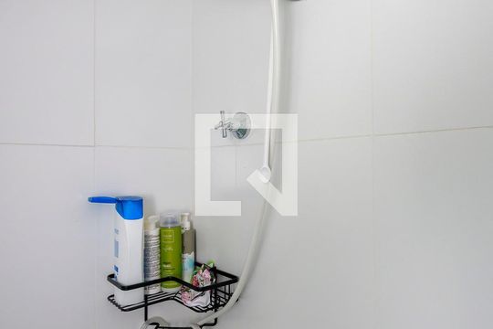 Banheiro de kitnet/studio para alugar com 1 quarto, 26m² em Campo Belo, São Paulo