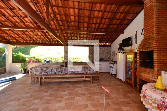 Area serviço de casa para alugar com 4 quartos, 300m² em Sagrada Família, Belo Horizonte
