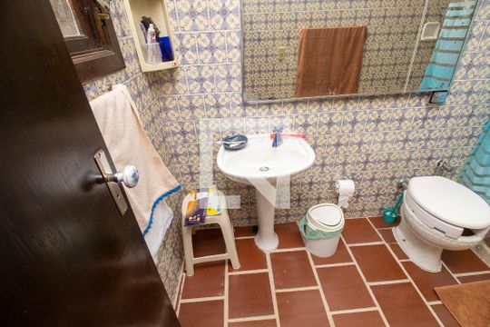 Banheiro quarto 1 de casa de condomínio para alugar com 3 quartos, 350m² em Jacarepaguá, Rio de Janeiro