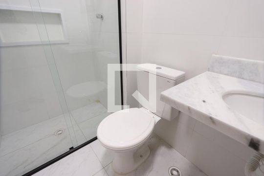 Banheiro de apartamento para alugar com 2 quartos, 56m² em Vila Ivone, São Paulo