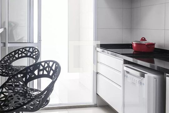 Cozinha de apartamento à venda com 1 quarto, 55m² em Vila Gertrudes, São Paulo