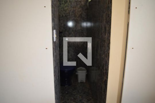 Banheiro da Suite 1 de casa à venda com 4 quartos, 374m² em Parque Xangri-lá, Contagem
