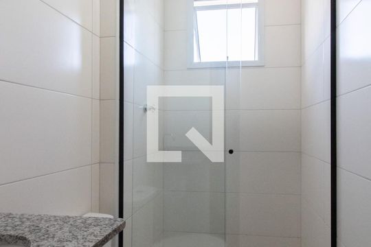 Banheiro da Suíte de apartamento à venda com 2 quartos, 55m² em Vila Galvão, Guarulhos