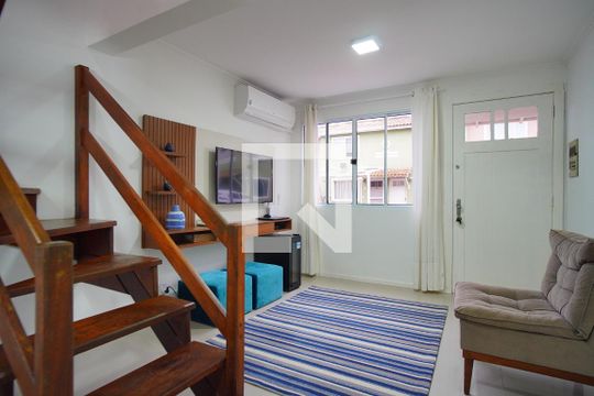 Sala de casa à venda com 2 quartos, 72m² em Sarandi, Porto Alegre