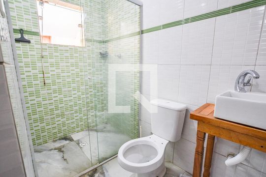 Banheiro da Suíte de casa à venda com 2 quartos, 250m² em Vila Guaraciaba, Santo André