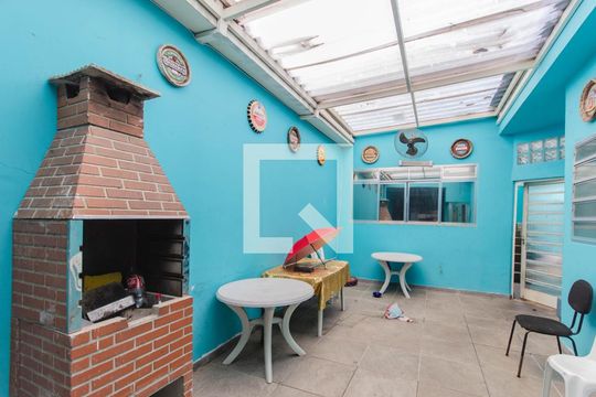 Quintal de casa à venda com 3 quartos, 270m² em Cambuci, São Paulo