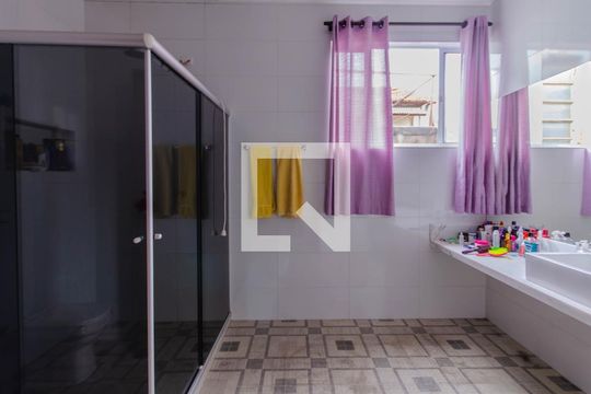 Banheiro de casa à venda com 3 quartos, 270m² em Cambuci, São Paulo