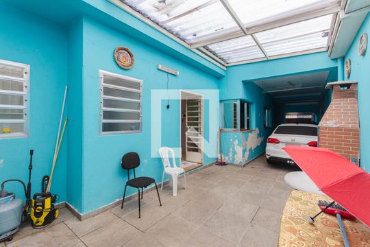 Quintal de casa à venda com 3 quartos, 270m² em Cambuci, São Paulo