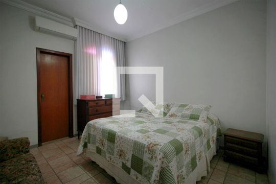 Suite de casa à venda com 3 quartos, 244m² em Cachoeirinha, Belo Horizonte